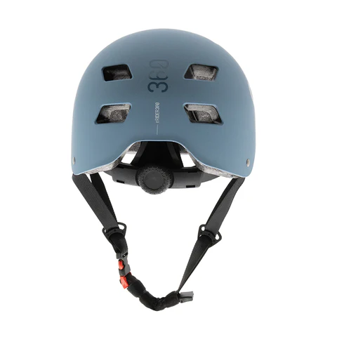 Casque CB01 Bleu pour trottinette électrique, offrant une protection optimale, un confort supérieur et un design moderne. Idéal pour une conduite sécurisée grâce à sa coque résistante et son système de ventilation efficace. Ajustable et conforme aux normes de sécurité CE.